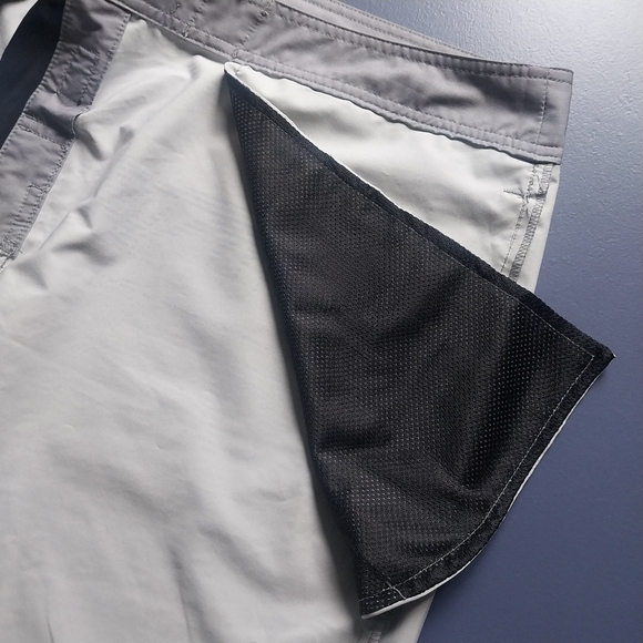 Travis Mathew Board Shorts Size 40 - Picture 7 of 14